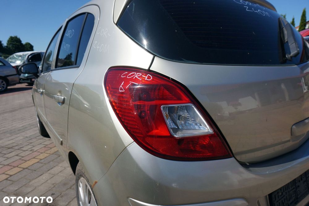 LAMPA TYLNA LEWA CORSA D IV 5D HB  OPEL 2006-2011 - 1