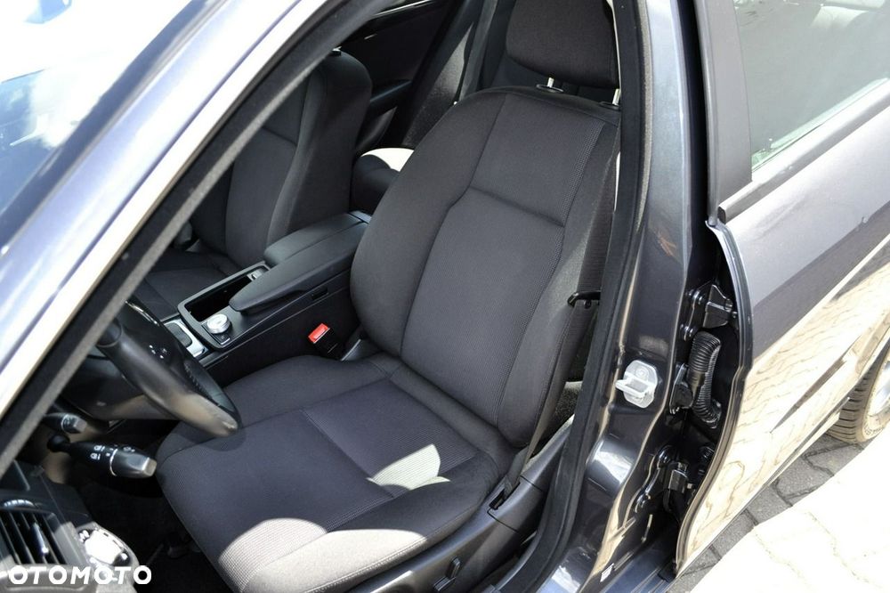 Mercedes-Benz Klasa C 180 BlueEFFICIENCY 7G-TRONIC Elegance - 25