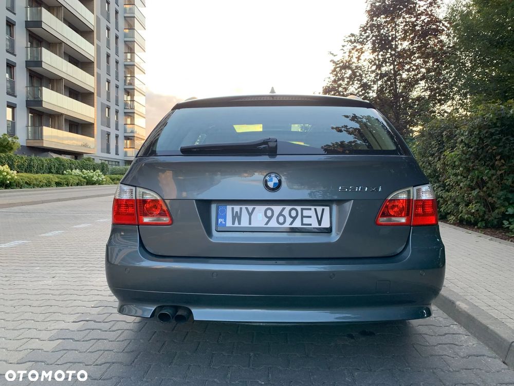 BMW Seria 5 530xi Touring - 10
