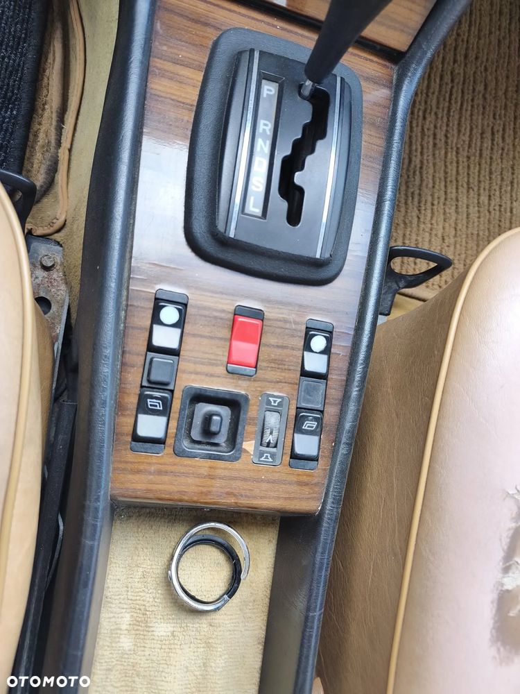 Mercedes-Benz W123 - 21