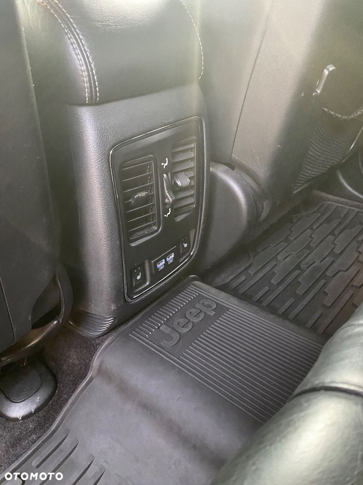 Jeep Grand Cherokee - 15