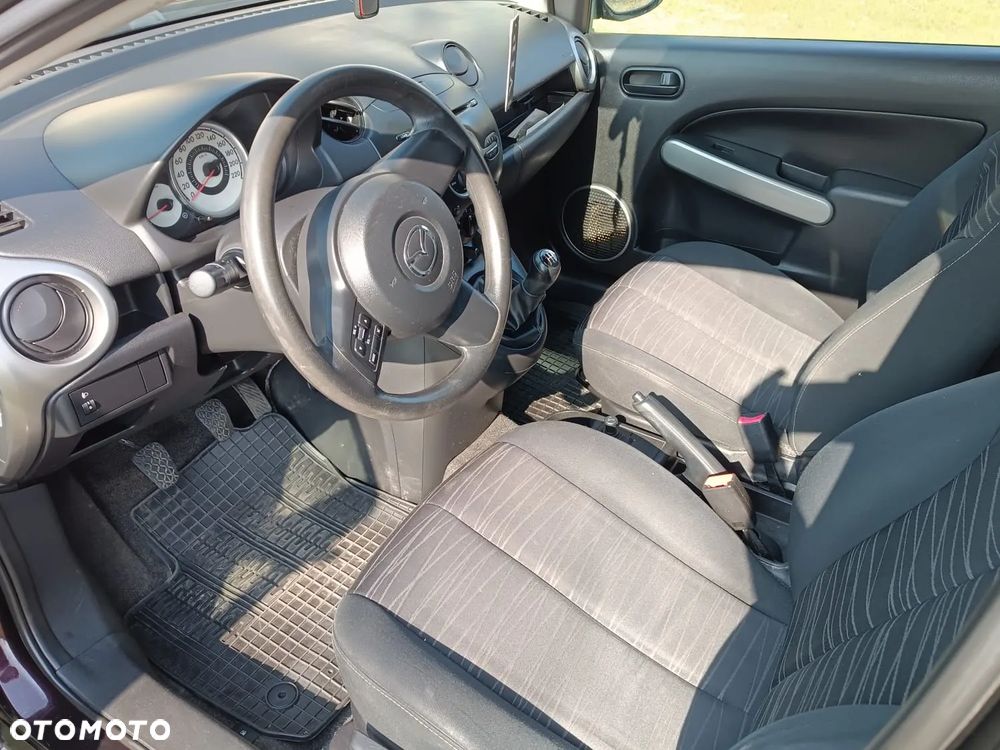 Mazda 2 - 6