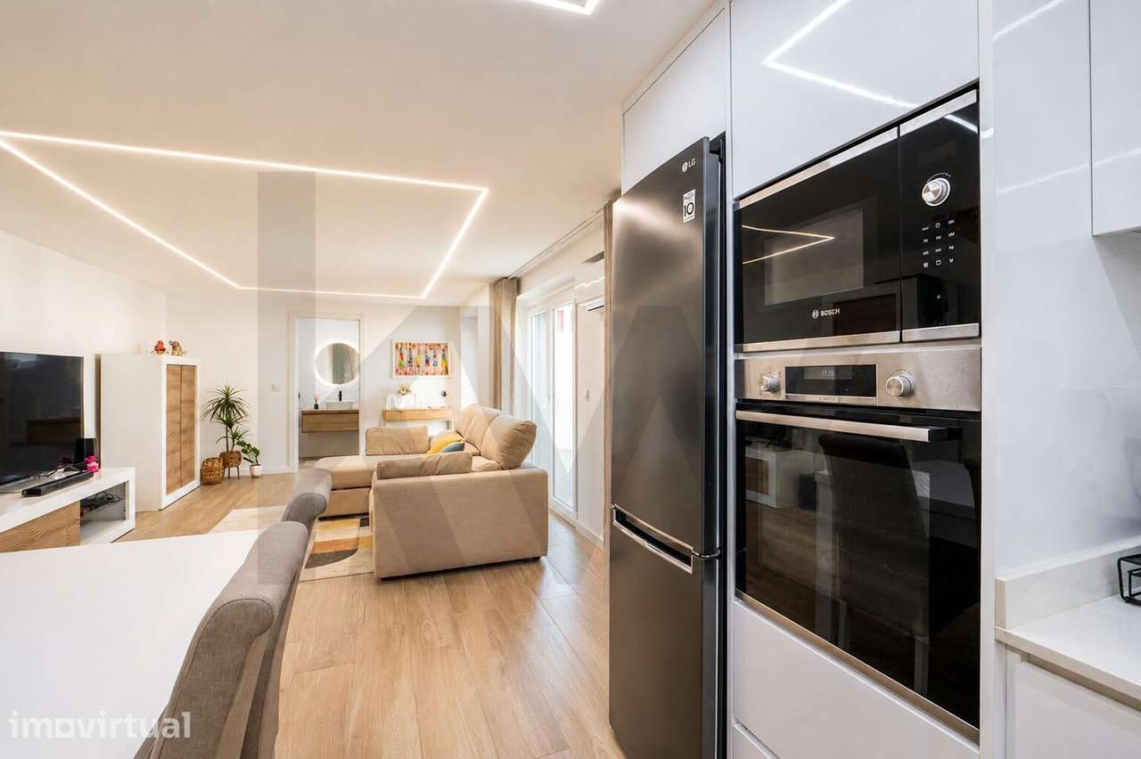Moradia T2+1 com garagem, enorme logradouro e espaço multifunções em R - Grande imagem: 3/28