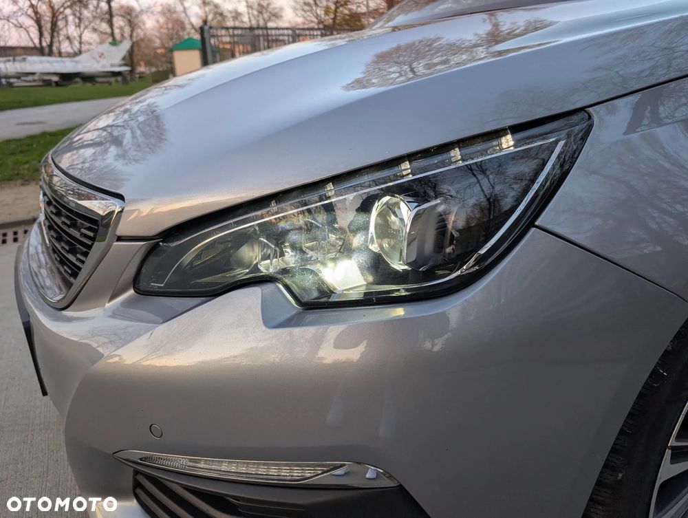 Peugeot 308 BlueHDi 130 EAT8 Stop & Start Allure Pack - 11