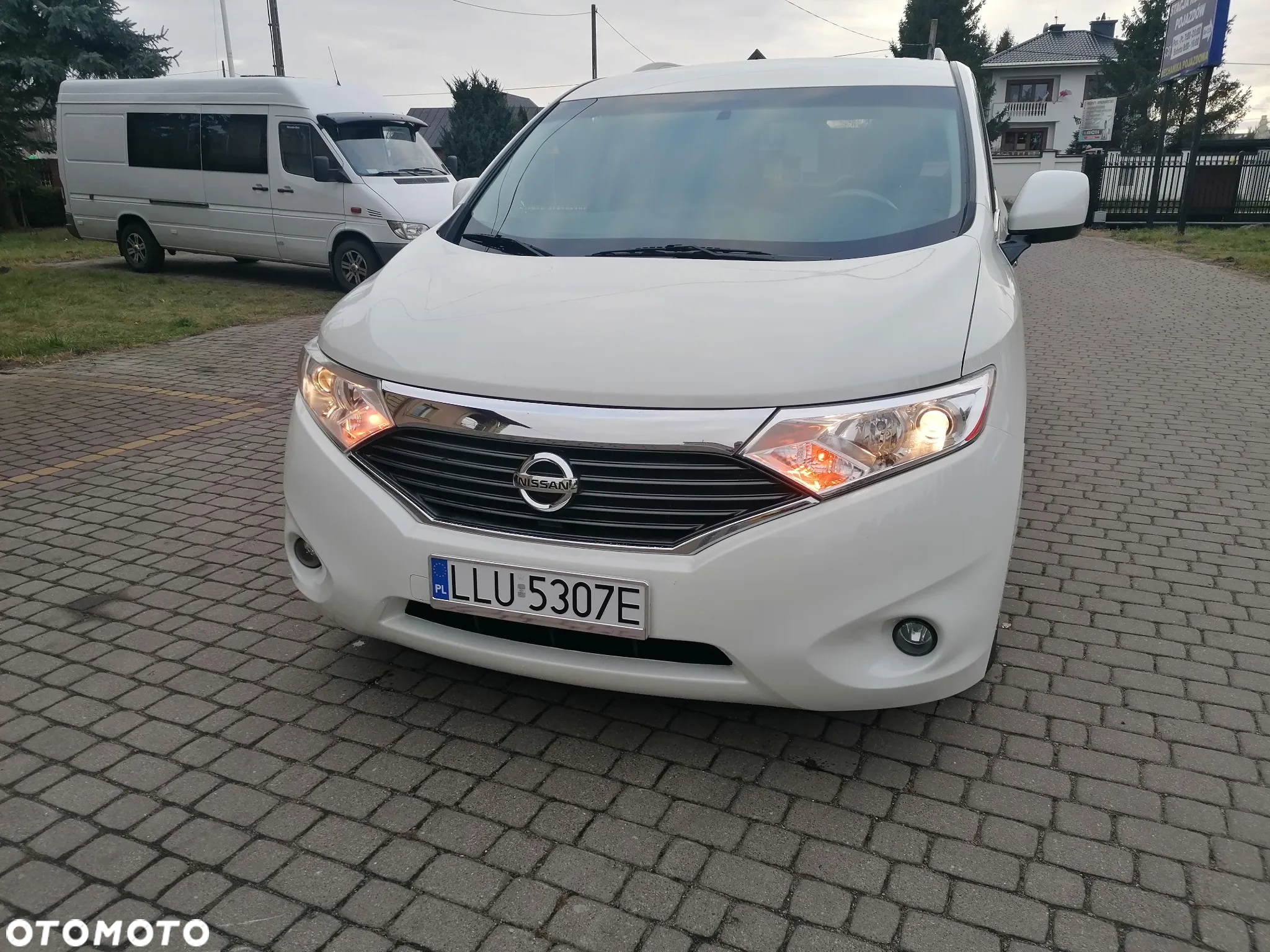 Nissan Quest - 2