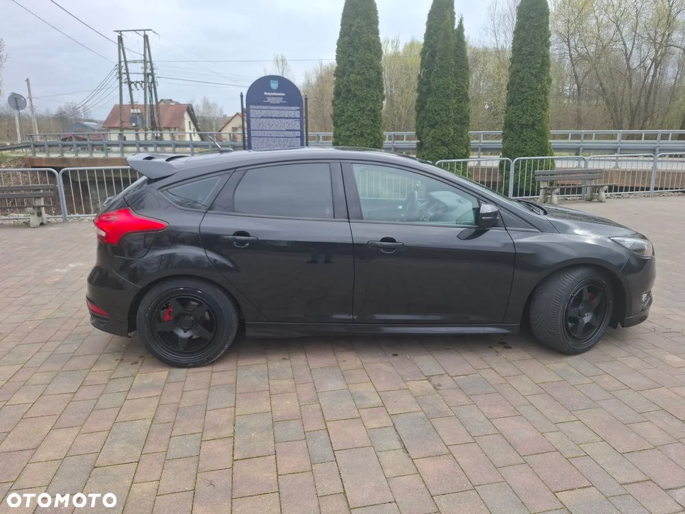 Ford Focus 2.0 EcoBoost ST - 17