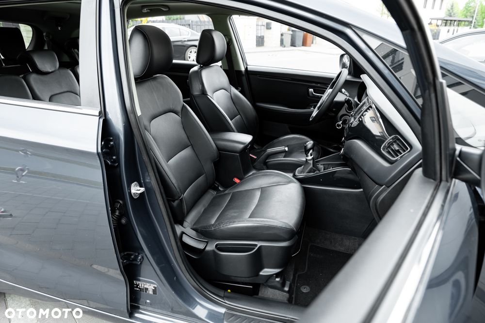 Kia Carens 1.7 CRDi 141 ISG Vision - 25