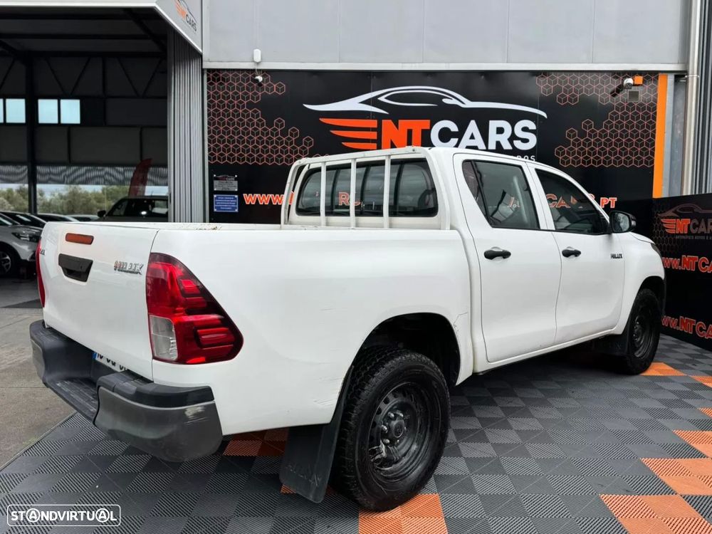 Toyota Hilux 2.4 D-4D 4WD CD CM - 2