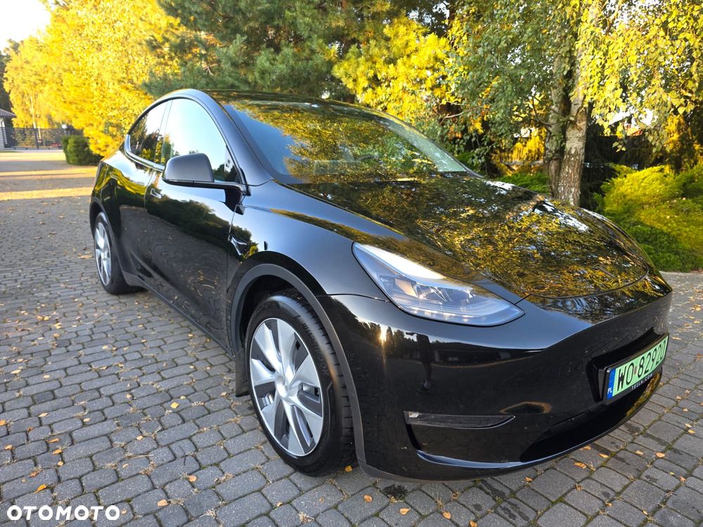 Tesla Model Y Long Range AWD - 1