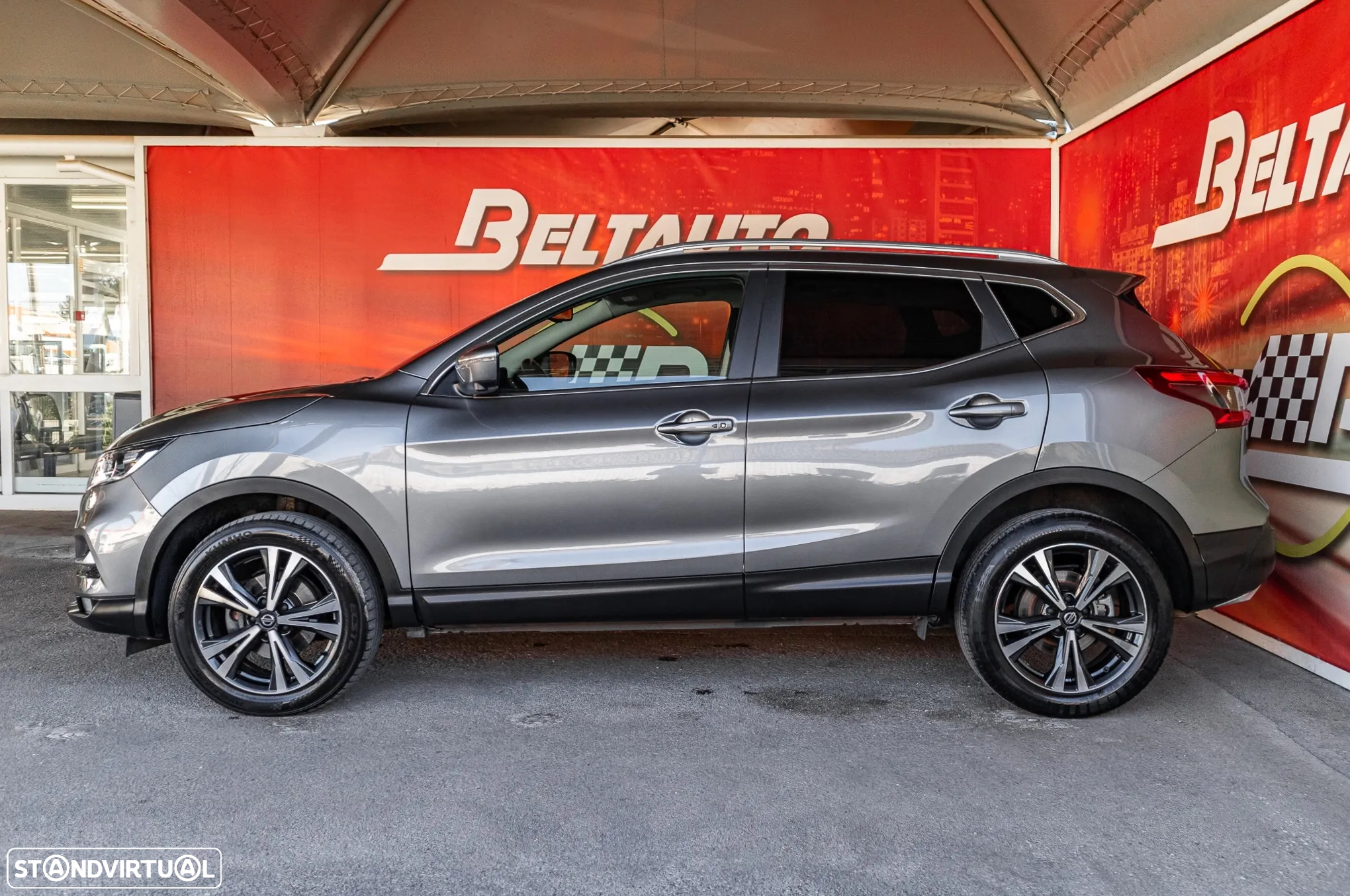 Nissan Qashqai 1.5 dCi N-Connecta J18 - 8