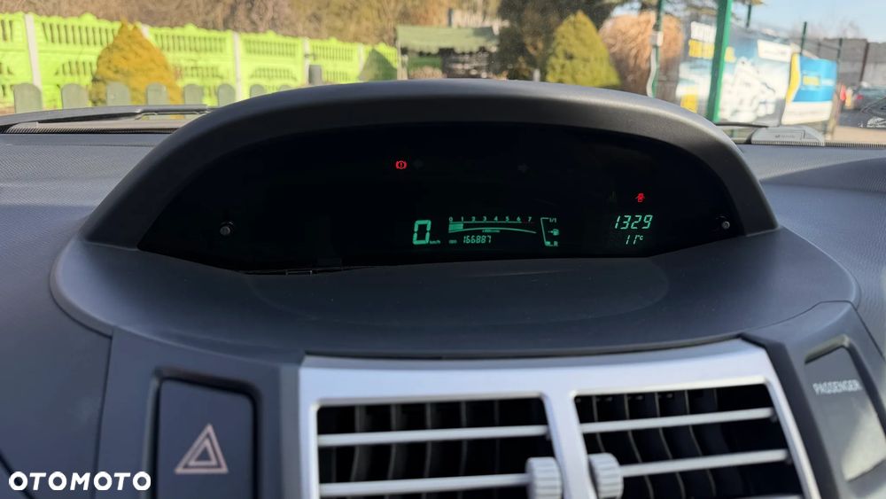 Toyota Yaris - 11