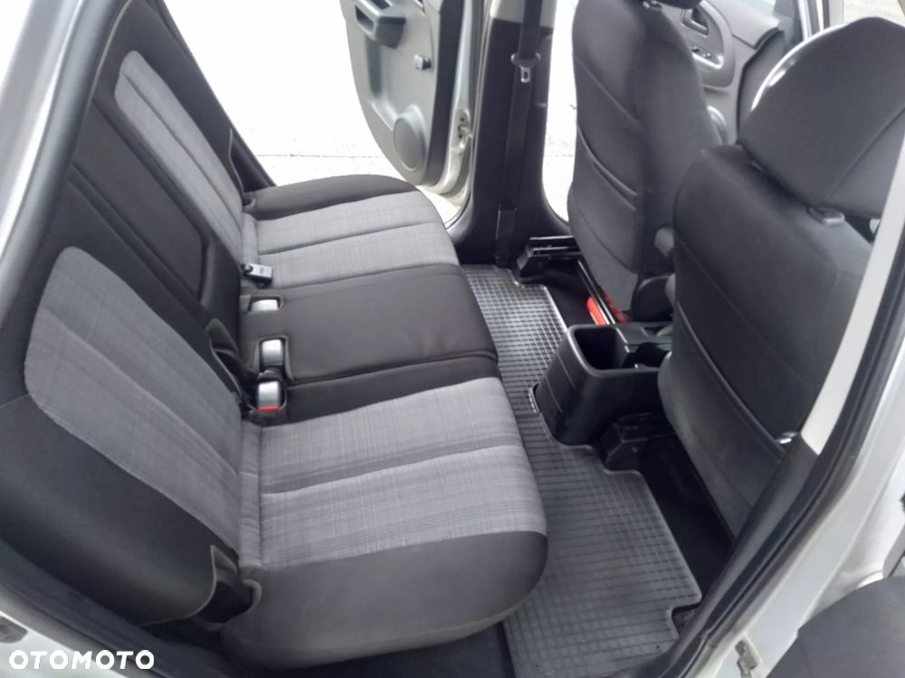 Kia Venga 1.4 L - 11