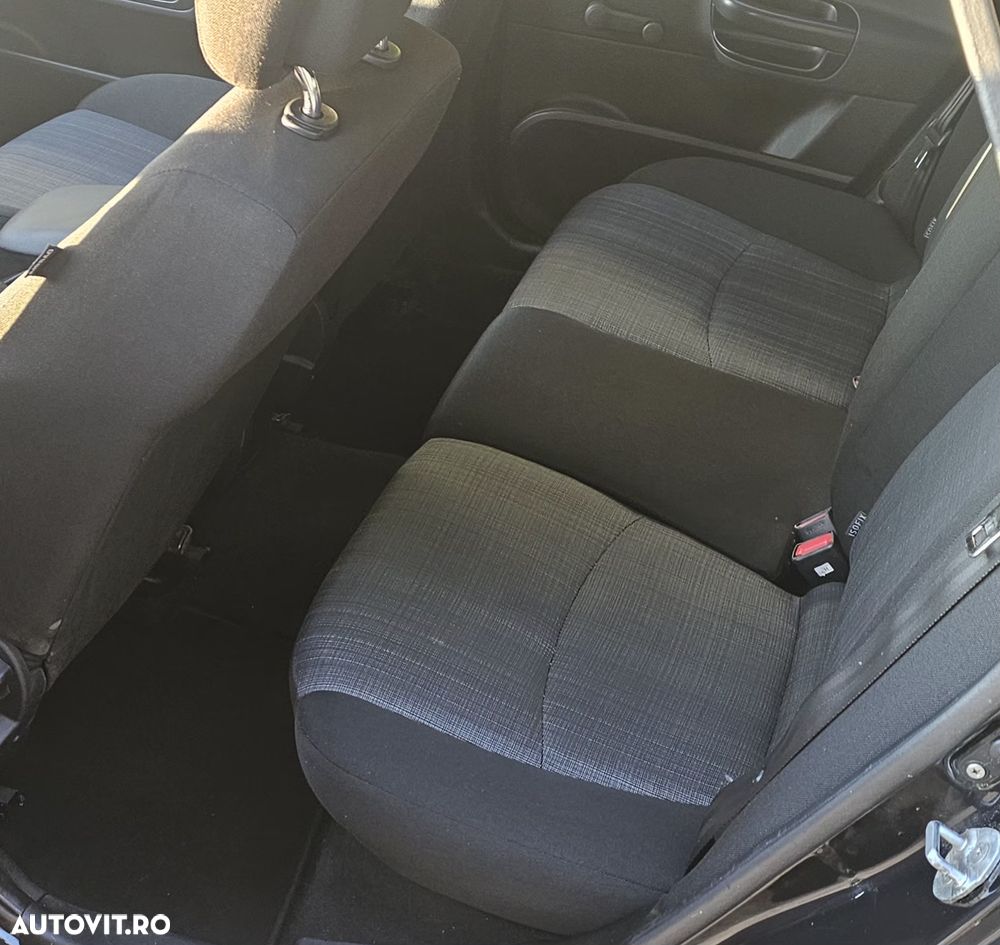 Kia Ceed - 11