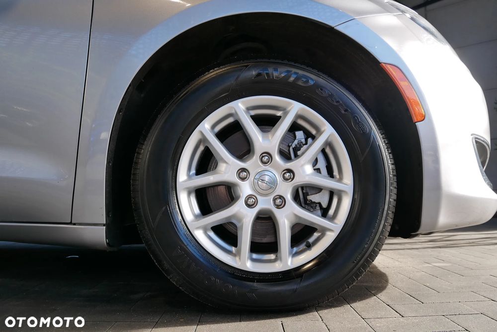 Chrysler Pacifica - 35