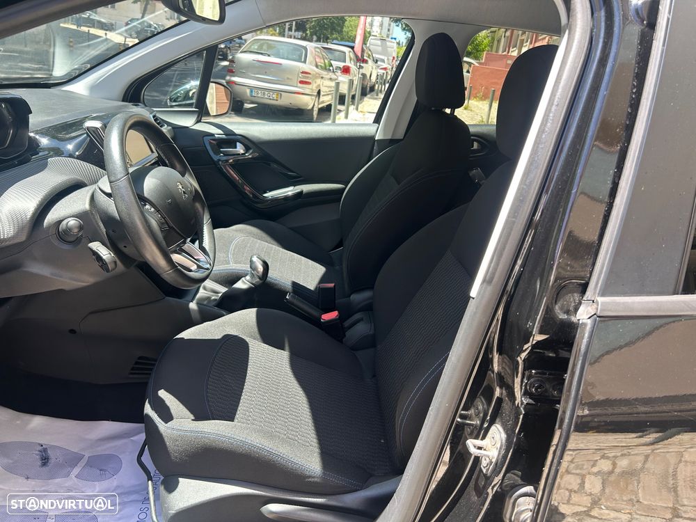 Peugeot 208 1.2 VTi SE Style - 10