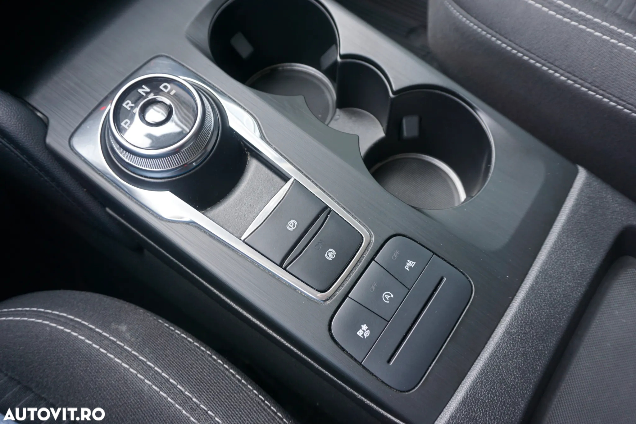 Ford Kuga - 10