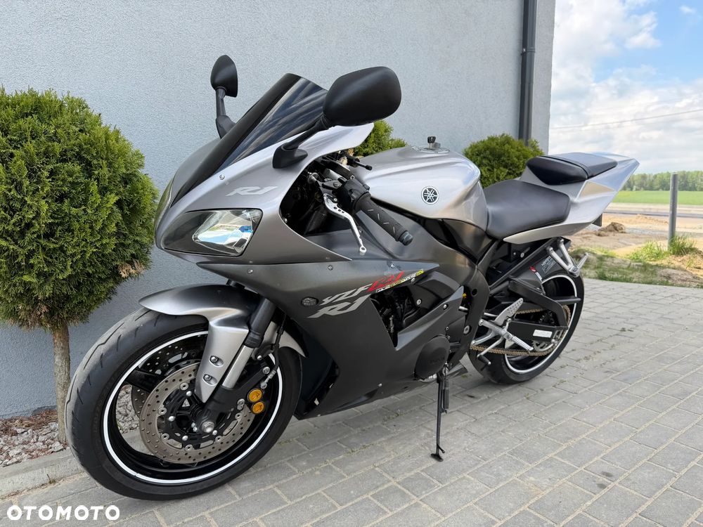 Yamaha R1 - 9