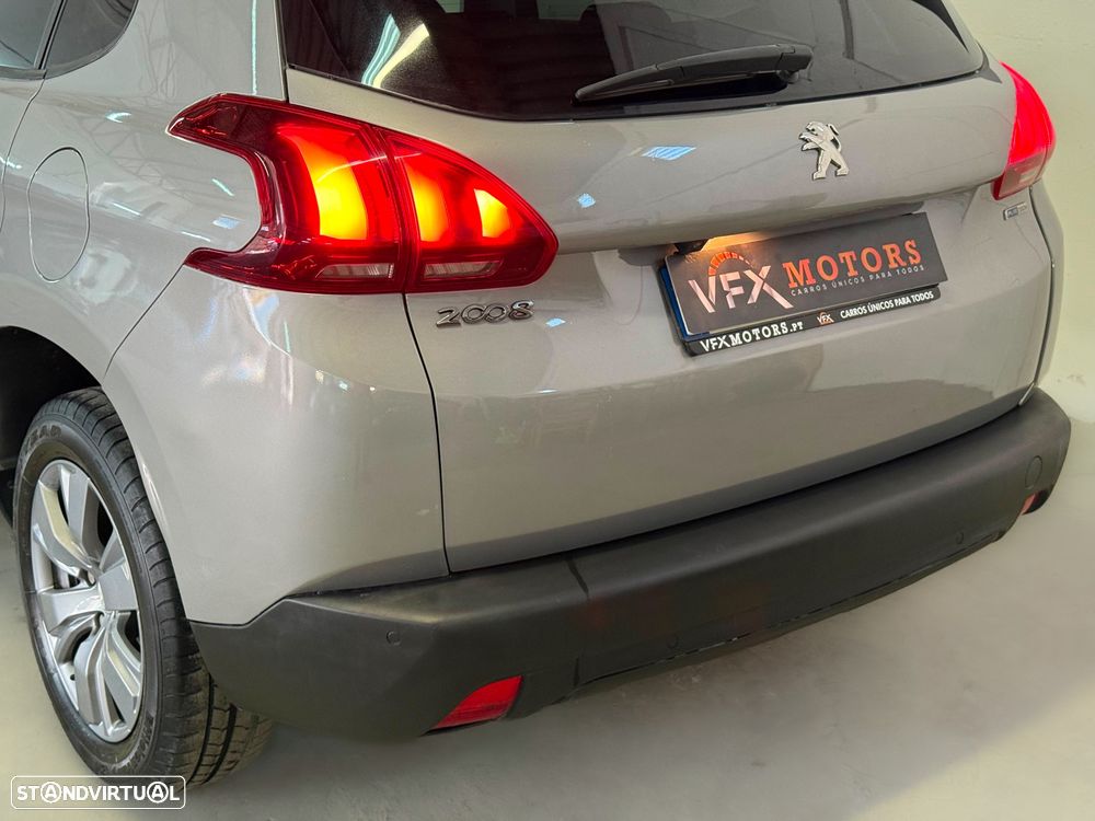 Peugeot 2008 1.2 PureTech Allure - 23