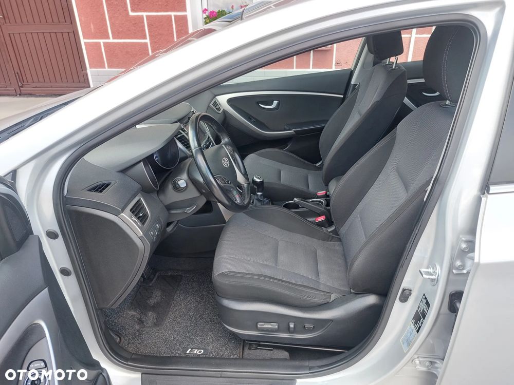 Hyundai i30 blue 1.6 GDI YES Gold - 10