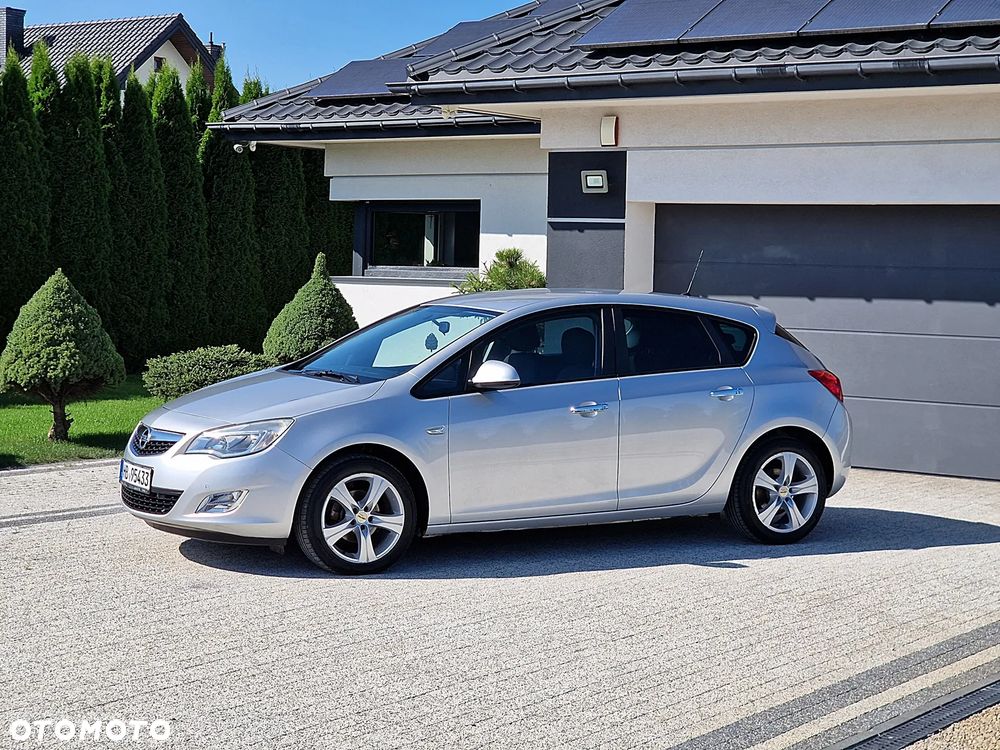 Opel Astra 1.4 Turbo 150 Jahre - 1
