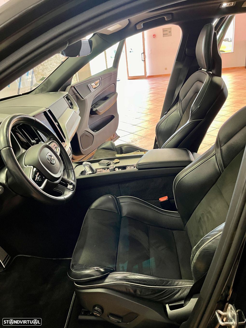 Volvo XC 60 2.0 T8 PHEV R-Design AWD - 21