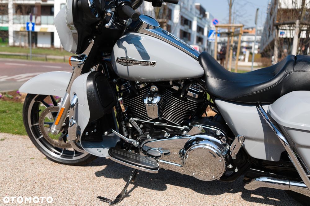 Harley-Davidson Touring Street Glide - 10
