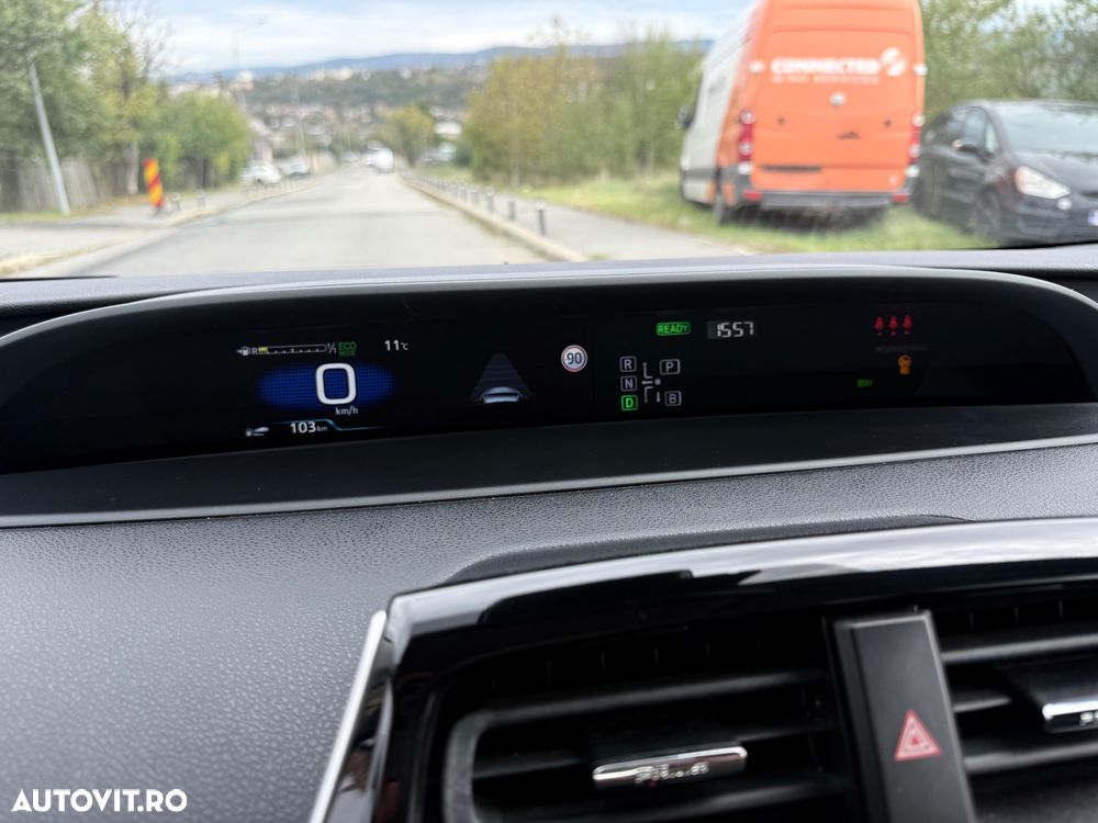 Toyota Prius 1.8 HSD Exclusive Plus - 22