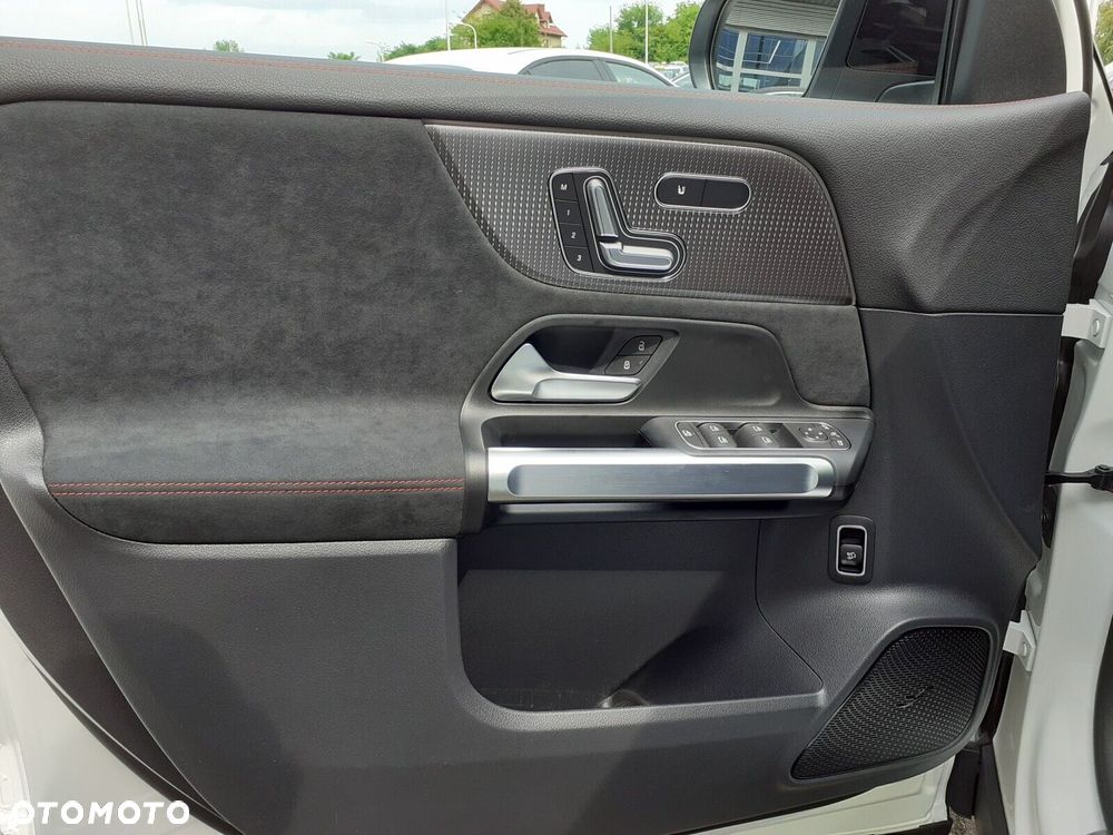 Mercedes-Benz EQB - 9