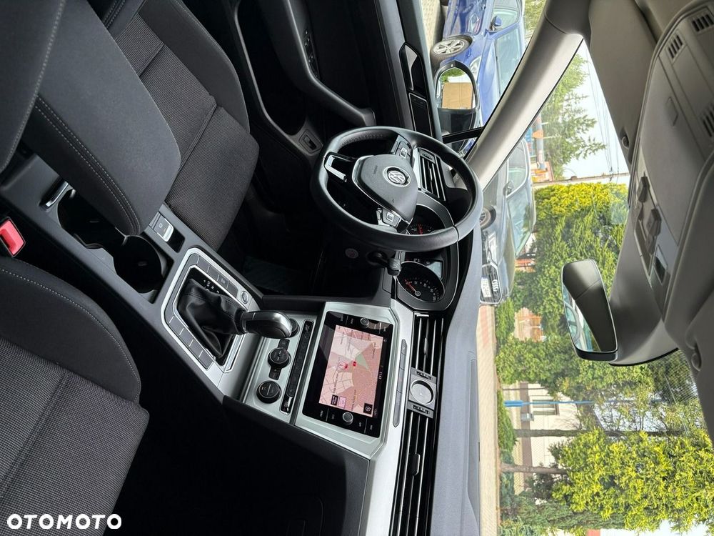 Volkswagen Passat - 12