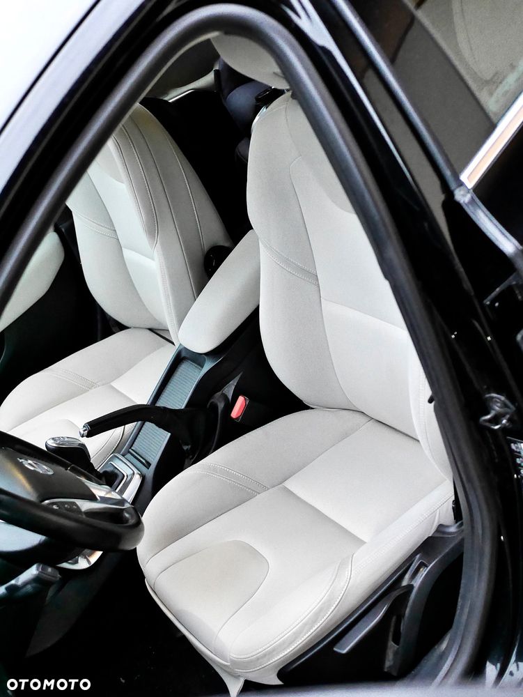 Volvo V40 T3 Momentum - 7