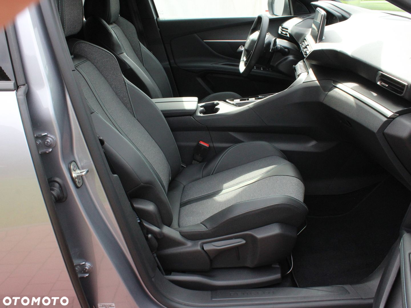 Peugeot 3008 1.2 PureTech Allure S&S EAT8 - 12