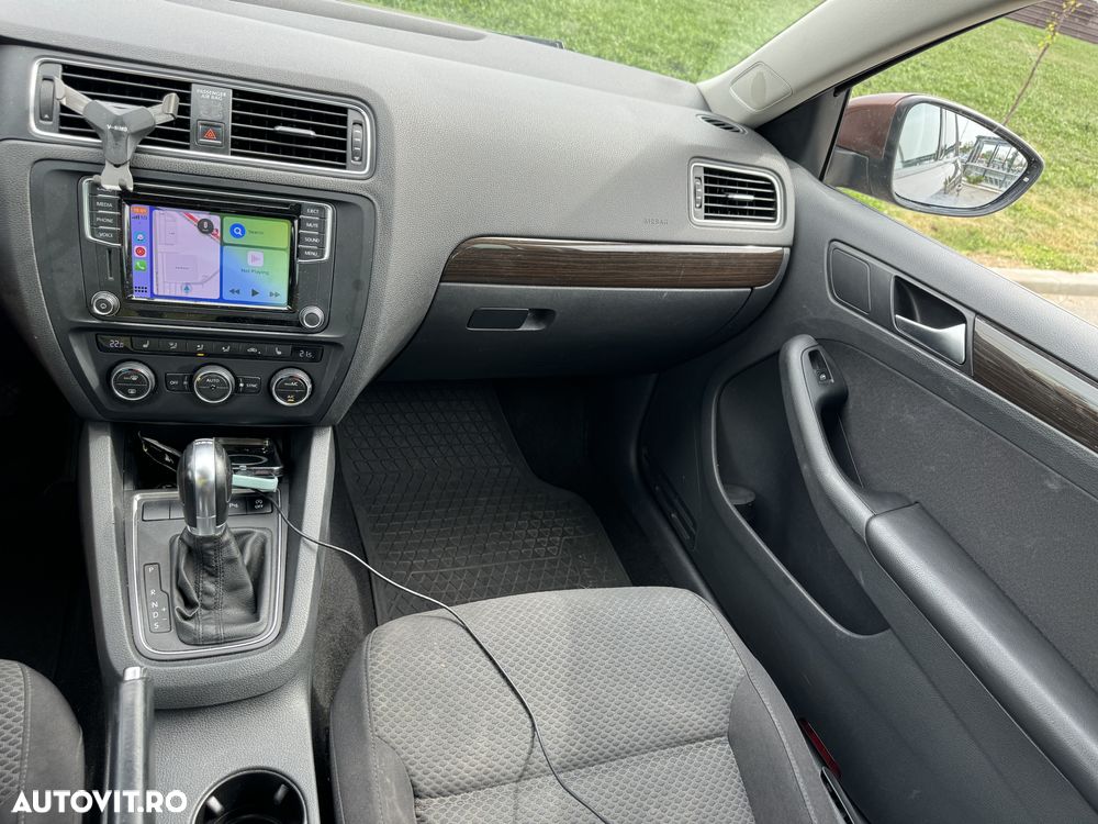 Volkswagen Jetta 2.0 TDI DSG Comfortline - 12