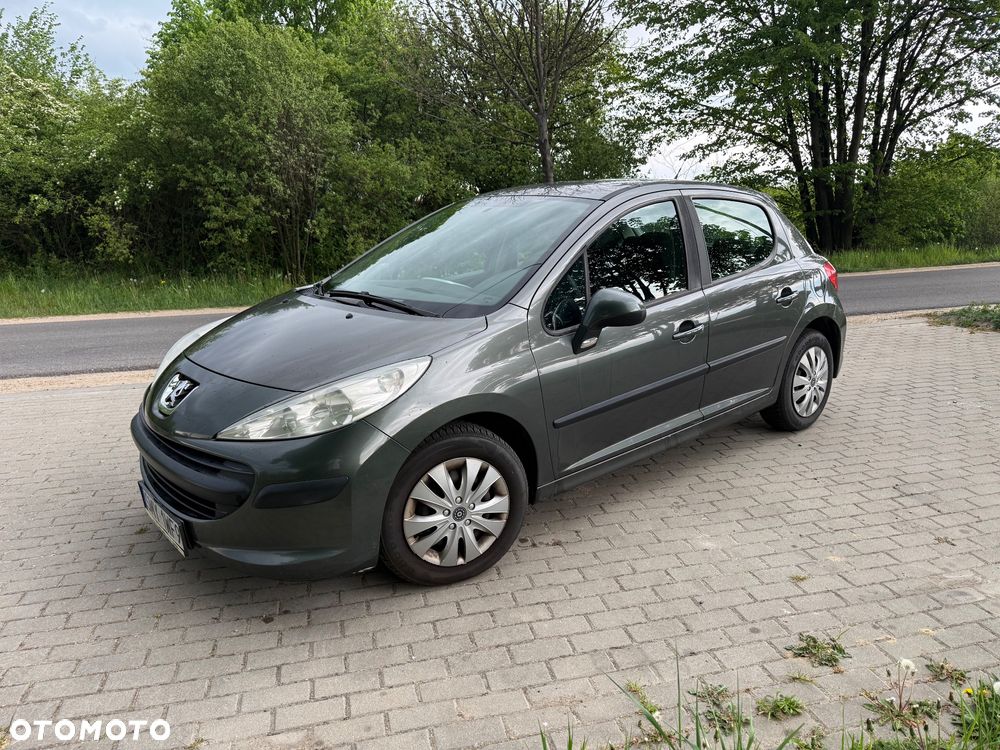 Peugeot 207 - 1