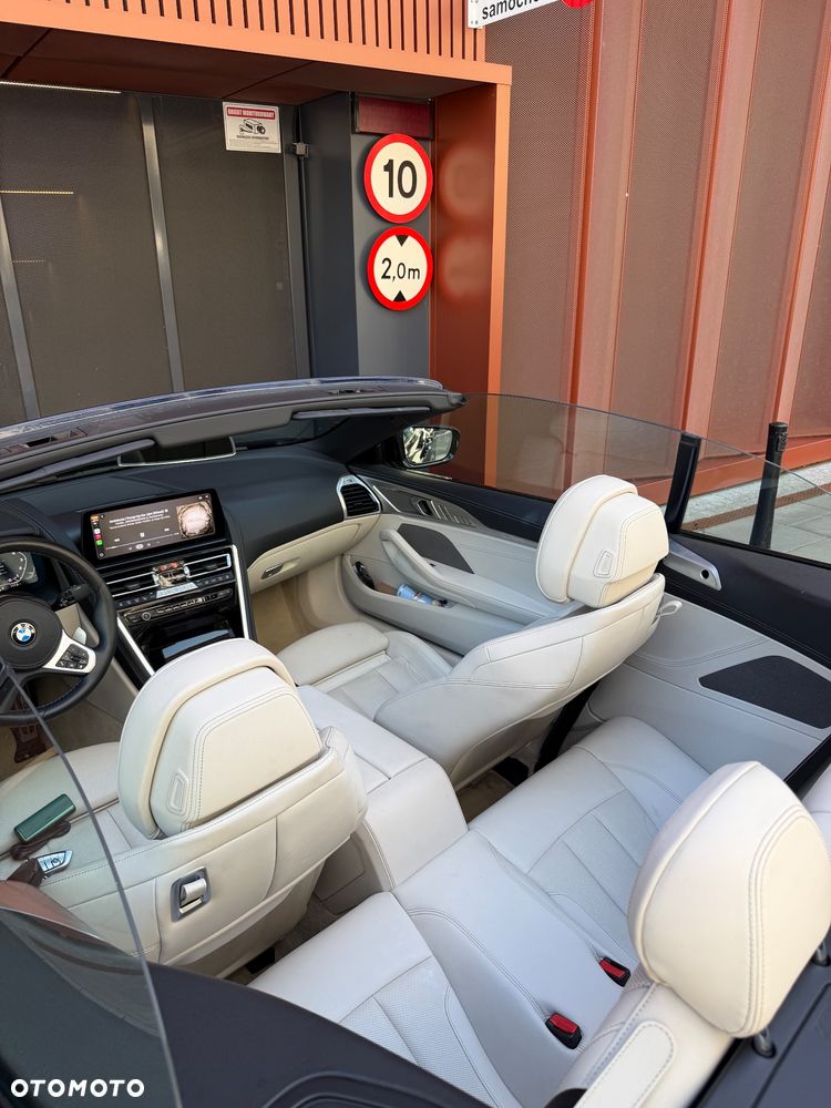 BMW Seria 8 - 25