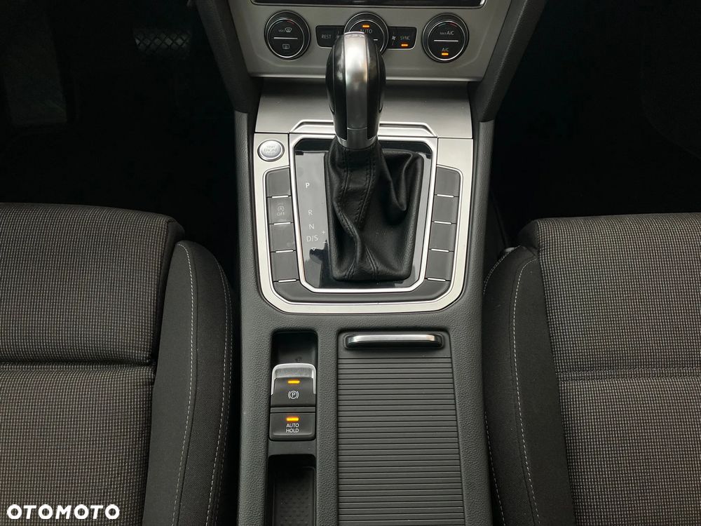 Volkswagen Passat - 31