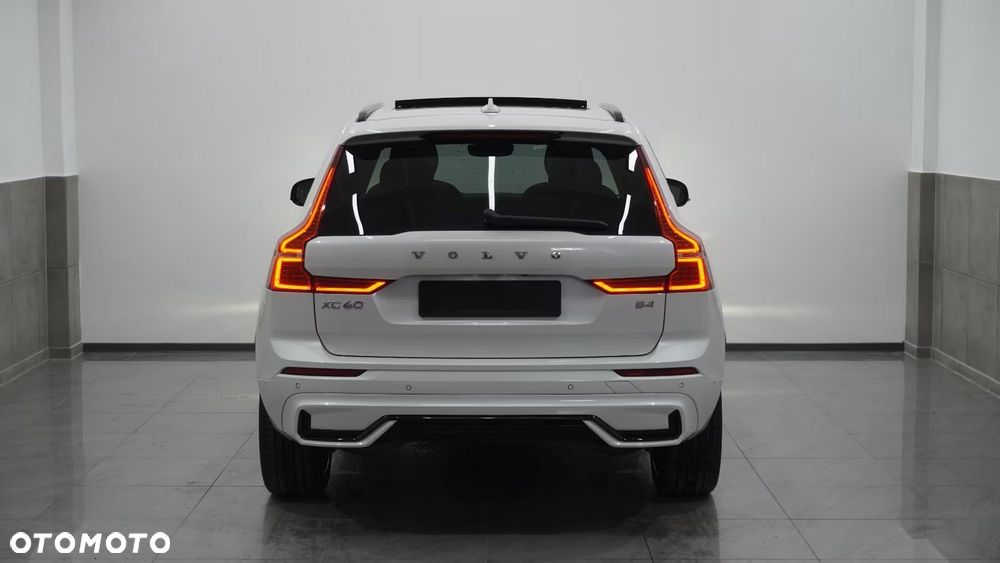 Volvo XC 60 B4 B Plus Dark - 4