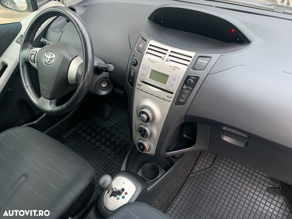 Toyota Yaris 1.4 D-4D Aut Sol - 11