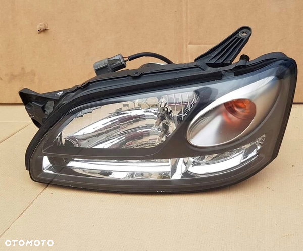 Subaru Legacy Outback Lampa przednia przód lewa EU
