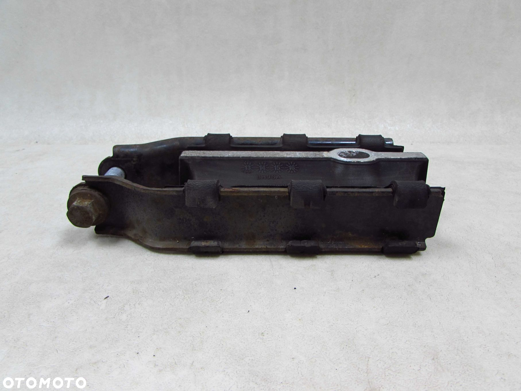 VOLVO S60 II V60 2.4 D5 10- LAPA PODUSZKA SKRZYNI 31262935 - 4