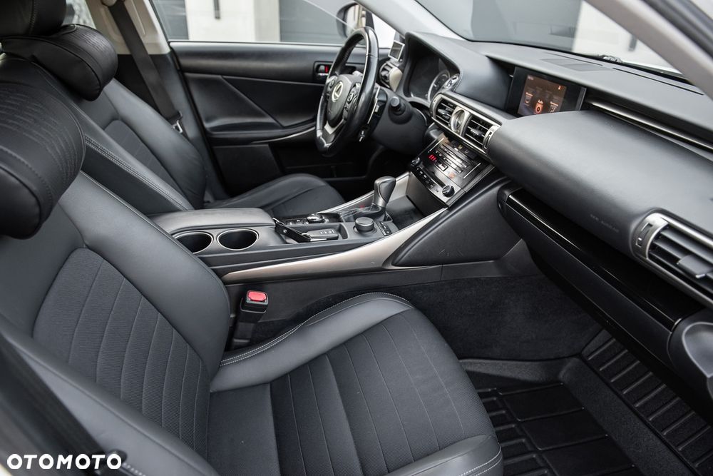 Lexus IS 300h Business - 21