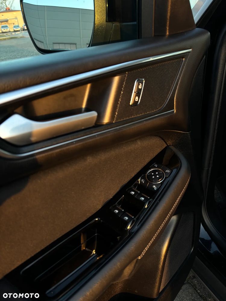 Ford S-Max 2.0 EcoBlue Titanium - 24