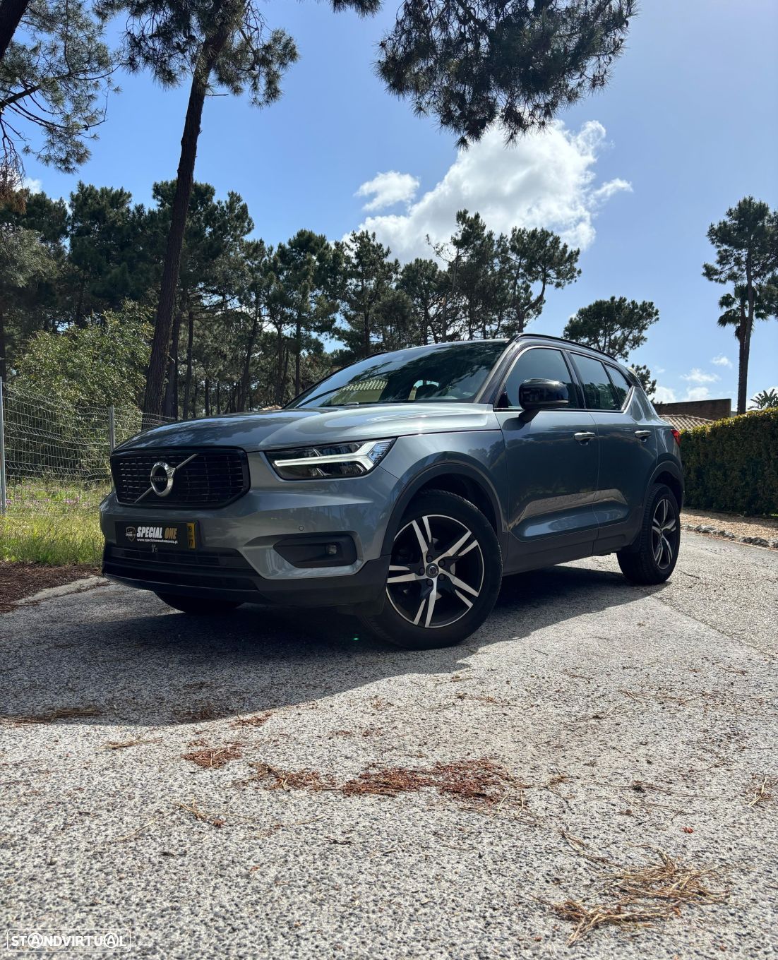 Volvo XC 40 1.5 T3 R-Design Tech Edition - 1