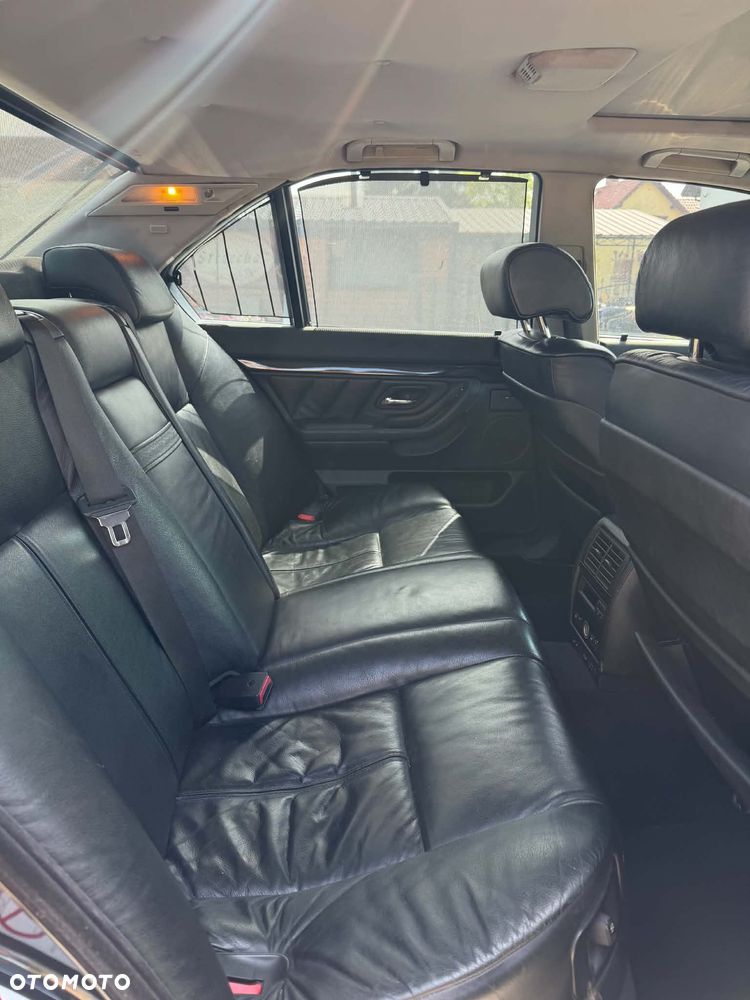 BMW Seria 7 740i - 17