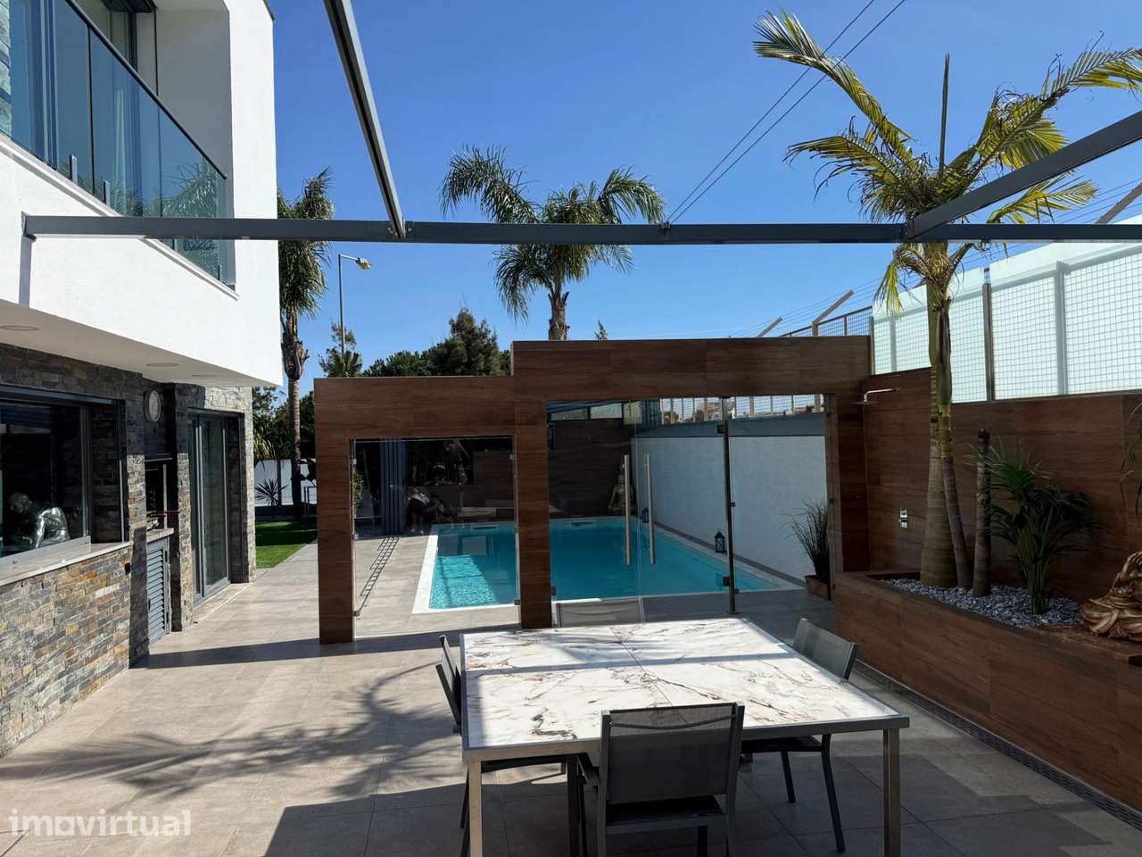 Moradia de luxo T4 com piscina e jardim na Quinta de Santa Maria - Grande imagem: 3/40