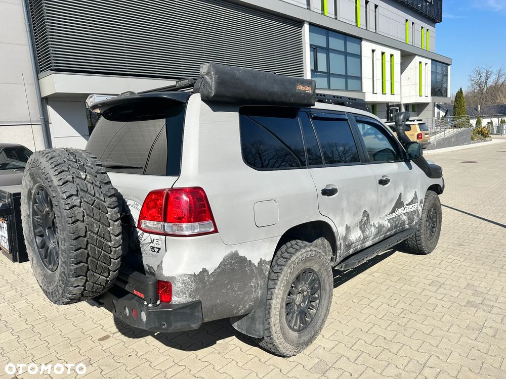 Toyota Land Cruiser - 5