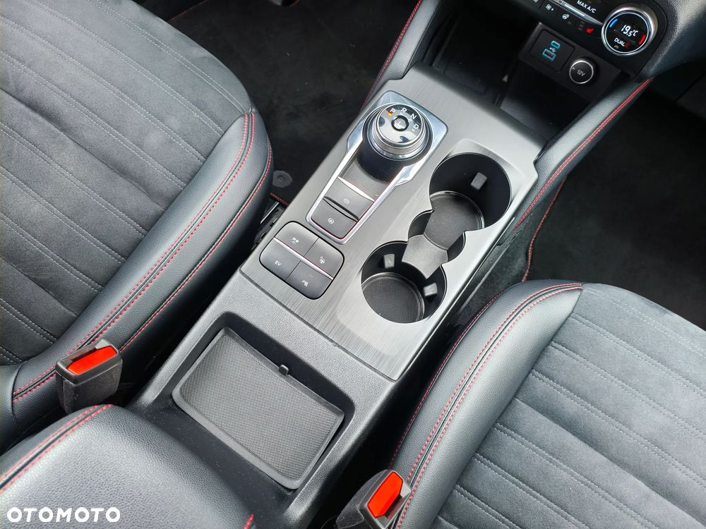 Ford Kuga 2.5P PHEV FWD ST-Line X - 17