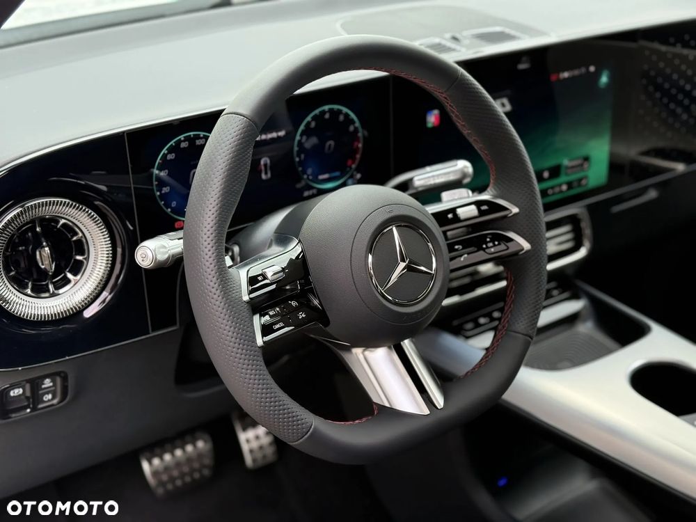 Mercedes-Benz GLB - 22