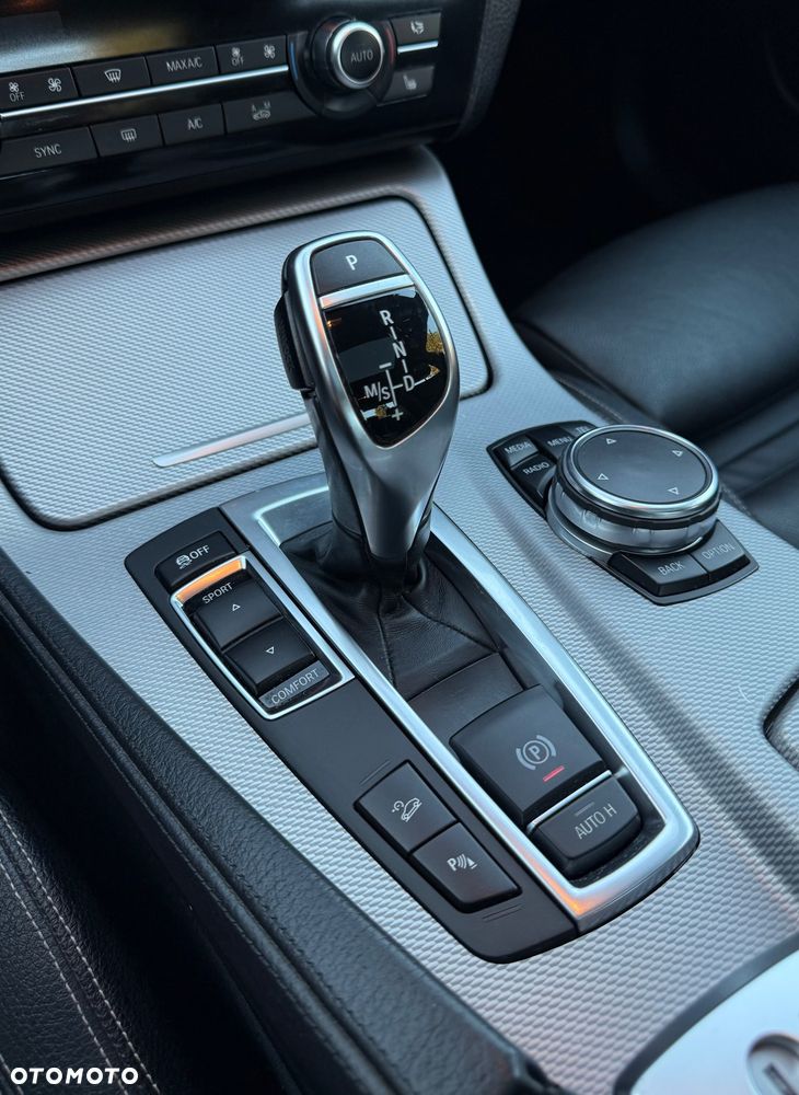 BMW Seria 5 525d xDrive - 22