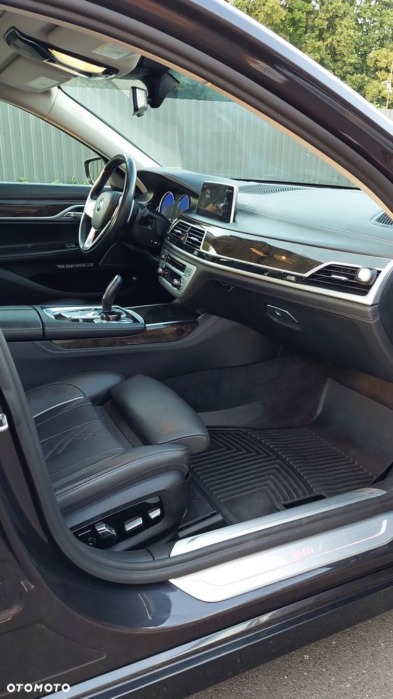 BMW Seria 7 750i xDrive - 13