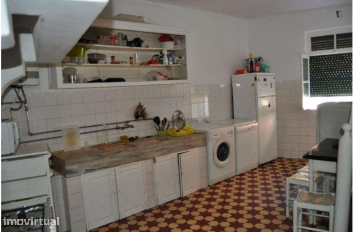 Quarto - localizado em Covilha - Grande imagem: 3/6